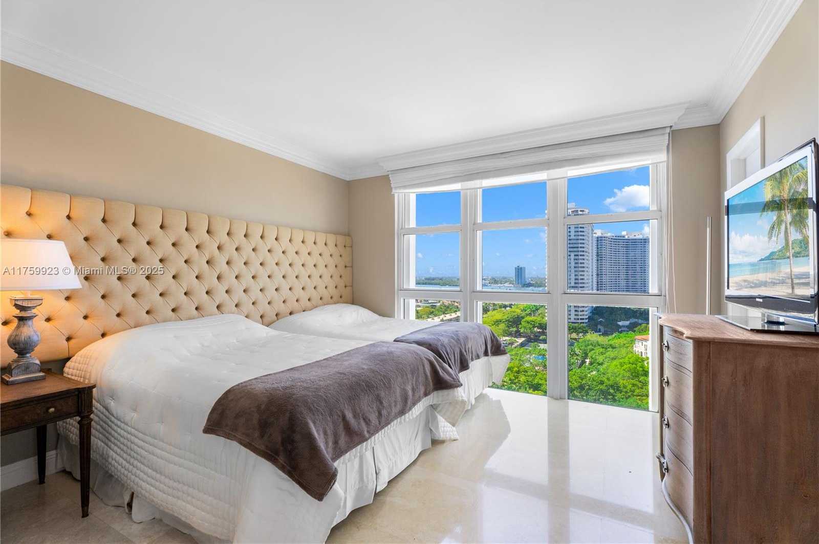 Small Image of 2600 ISLAND BLVD #1605, Aventura Number 13