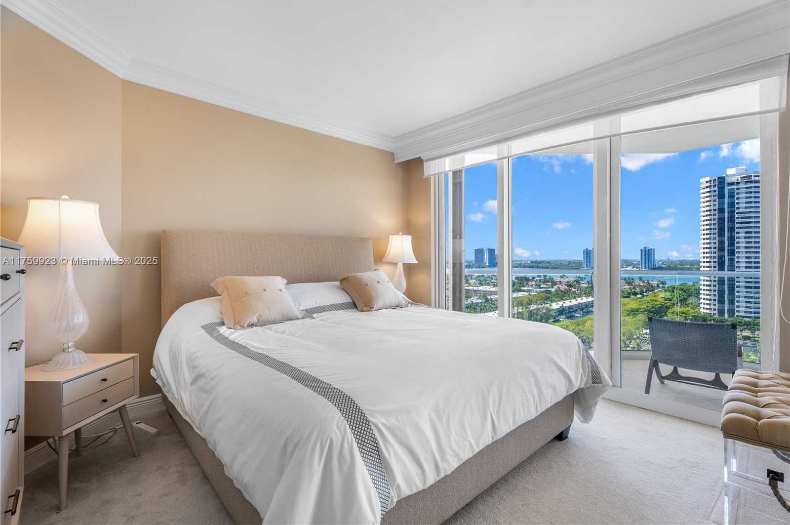 Small Image of 2600 ISLAND BLVD #1605, Aventura Number 14