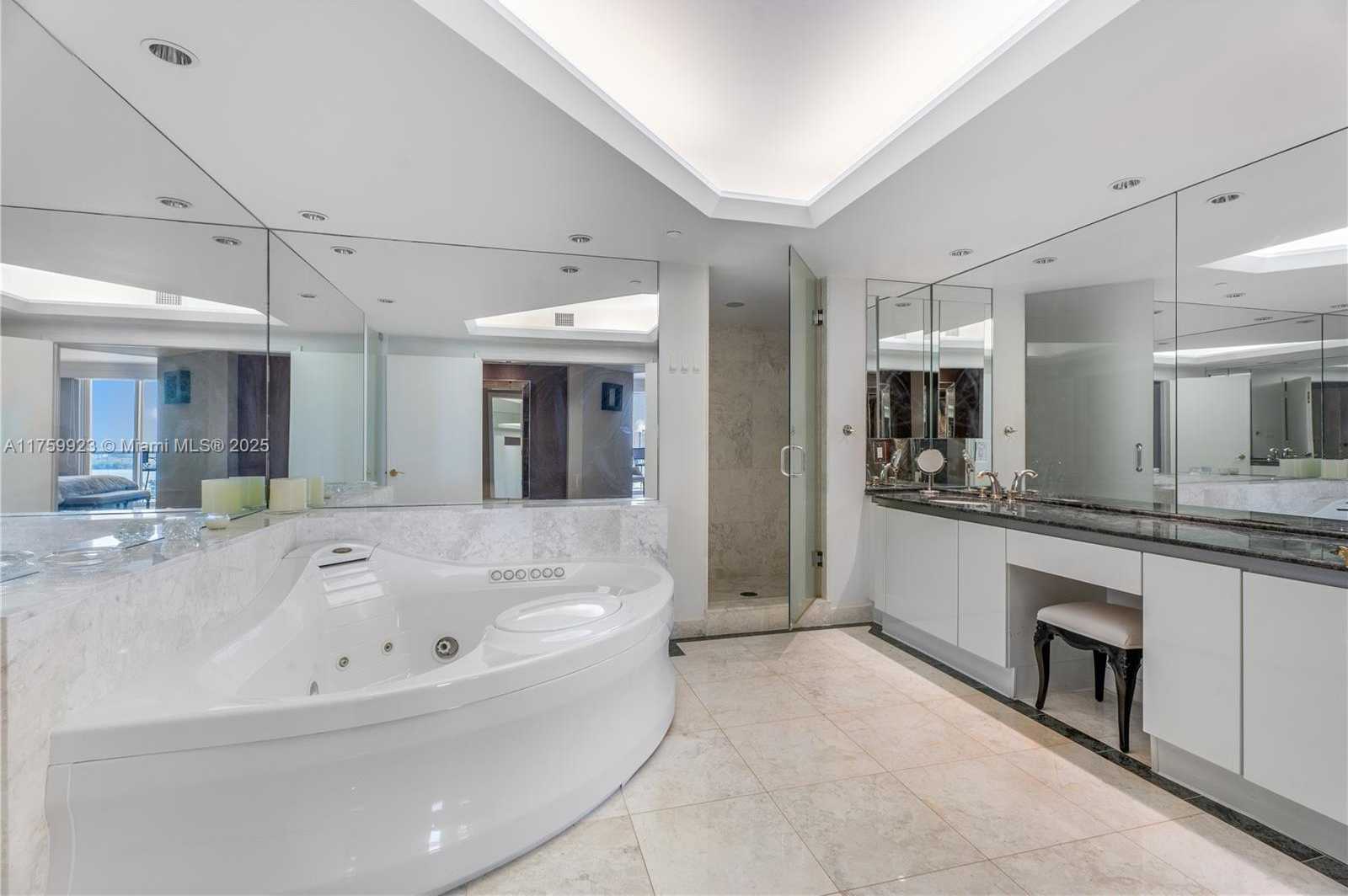 Small Image of 2600 ISLAND BLVD #1605, Aventura Number 17