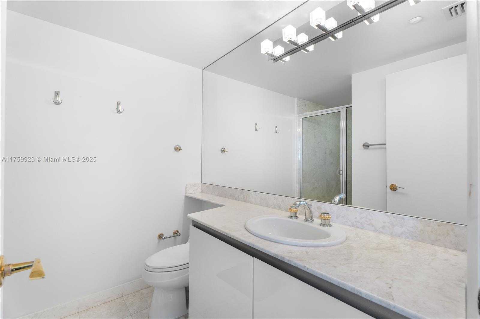 Small Image of 2600 ISLAND BLVD #1605, Aventura Number 18