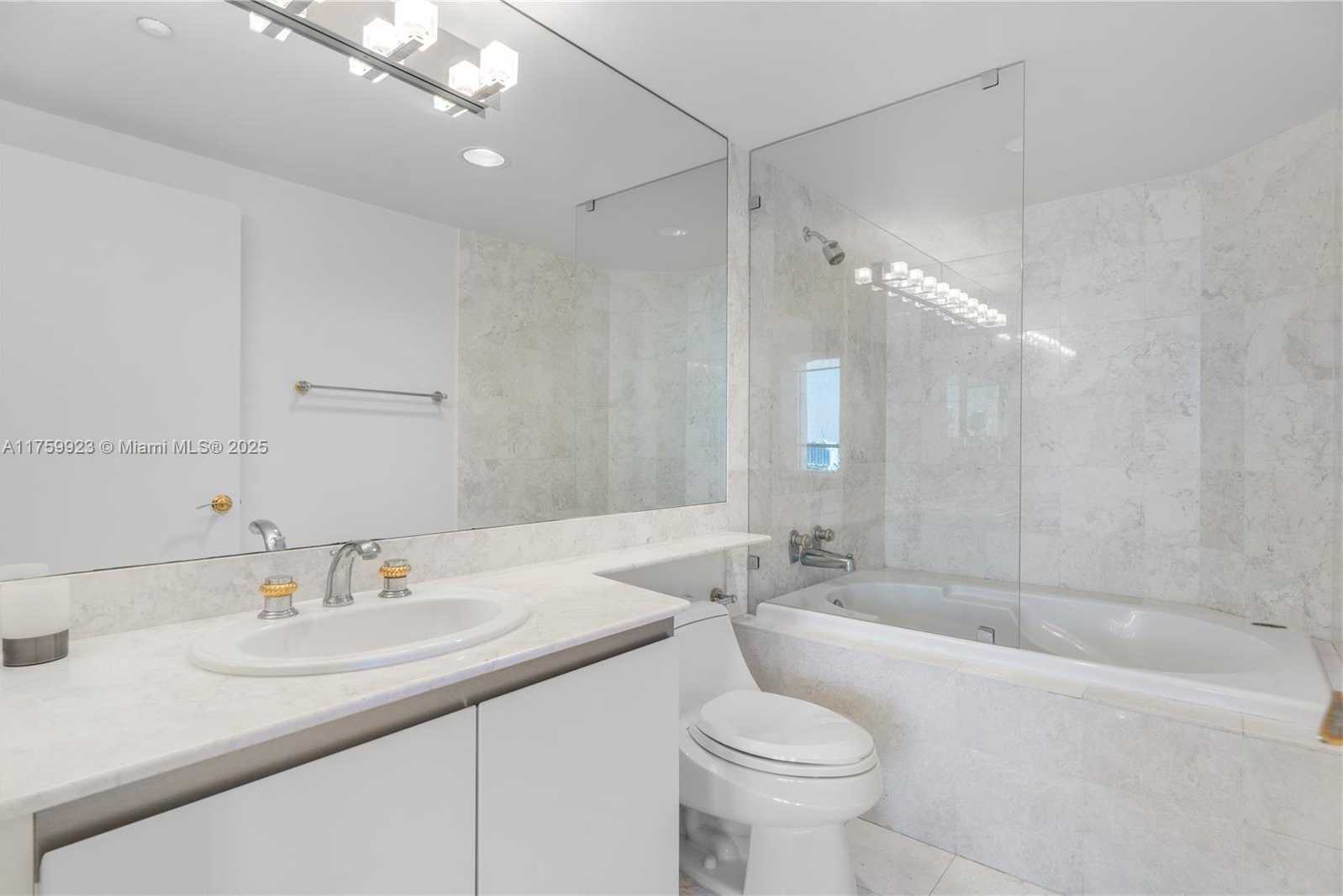 Small Image of 2600 ISLAND BLVD #1605, Aventura Number 19
