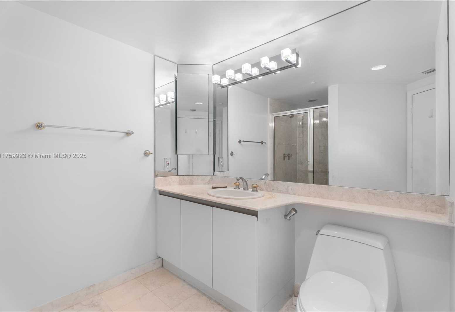 Small Image of 2600 ISLAND BLVD #1605, Aventura Number 20
