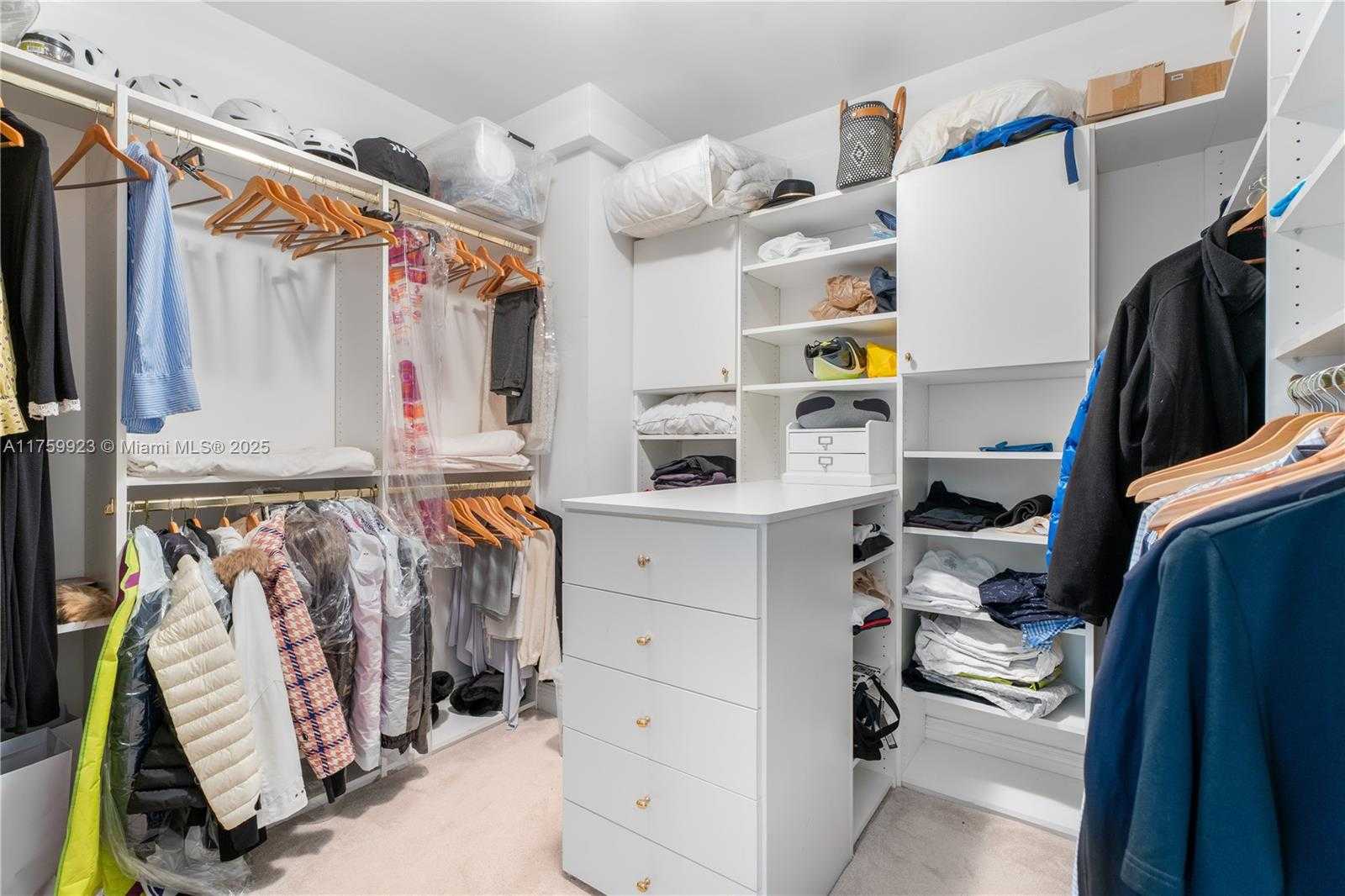 Small Image of 2600 ISLAND BLVD #1605, Aventura Number 23