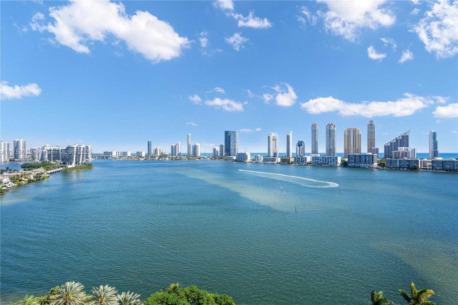 Small Image of 2600 ISLAND BLVD #1605, Aventura Number 3