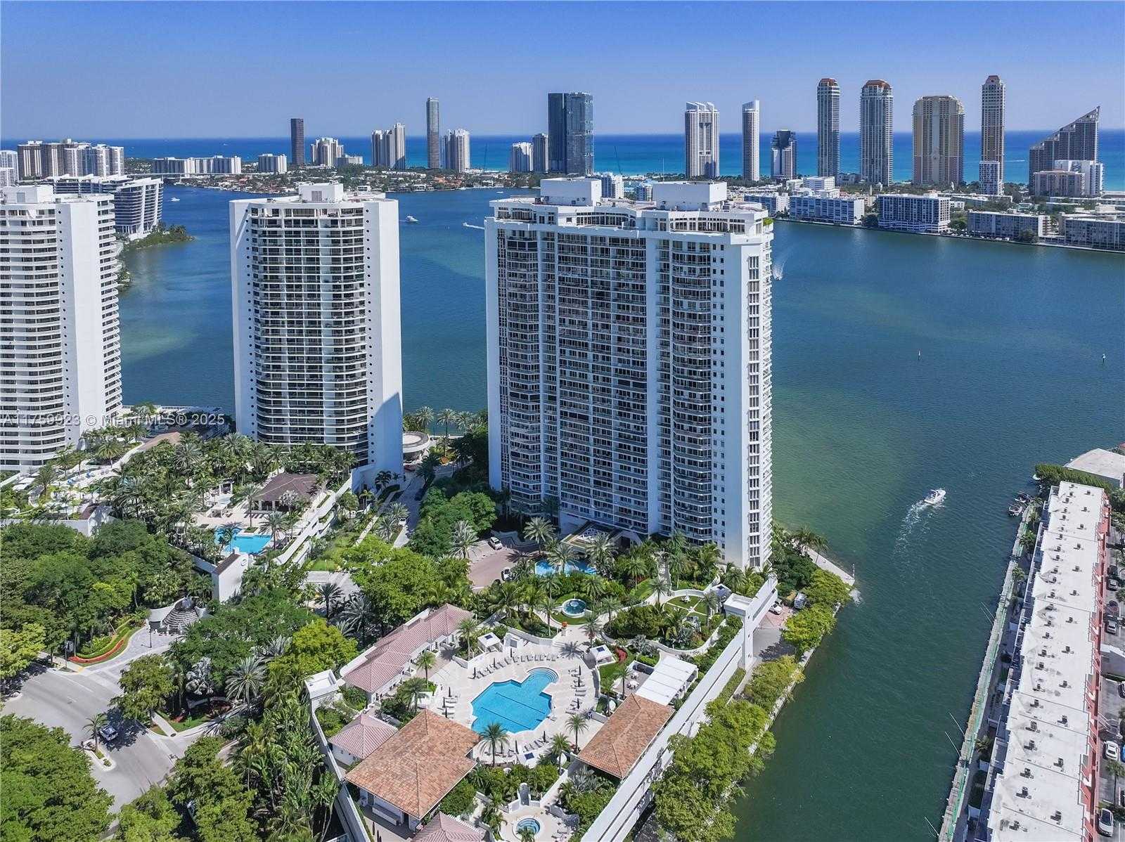 Small Image of 2600 ISLAND BLVD #1605, Aventura Number 31