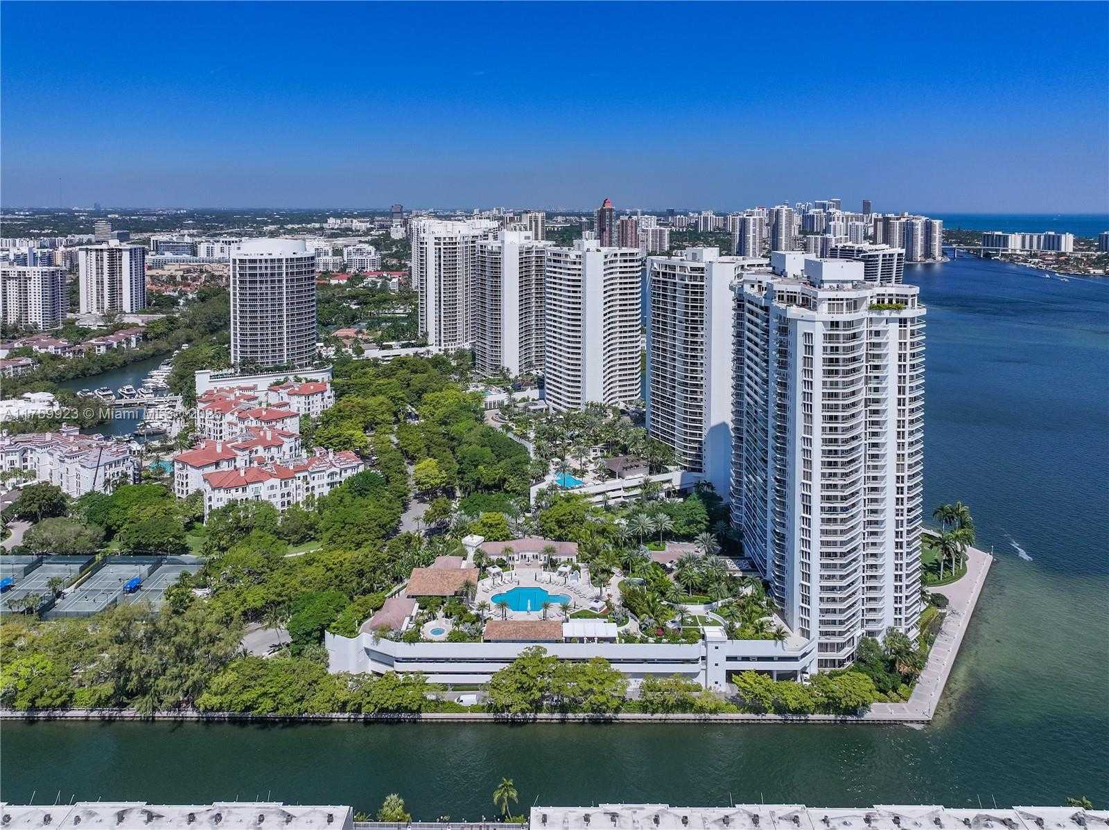 Small Image of 2600 ISLAND BLVD #1605, Aventura Number 32