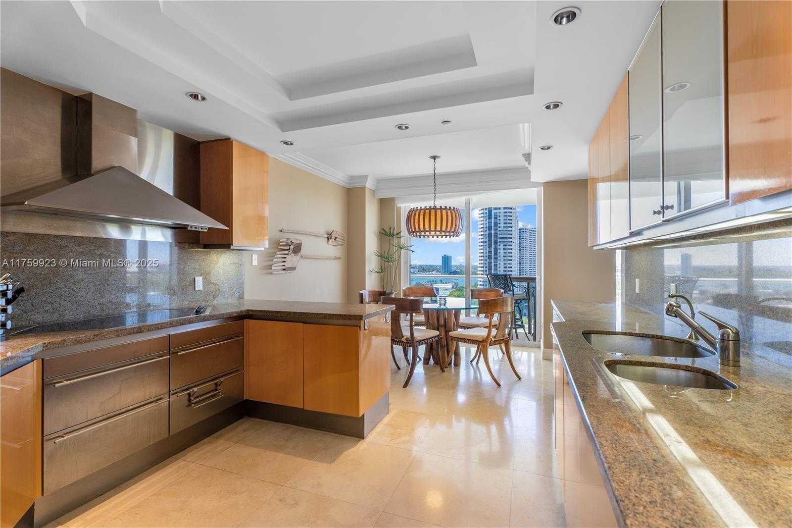 Small Image of 2600 ISLAND BLVD #1605, Aventura Number 4
