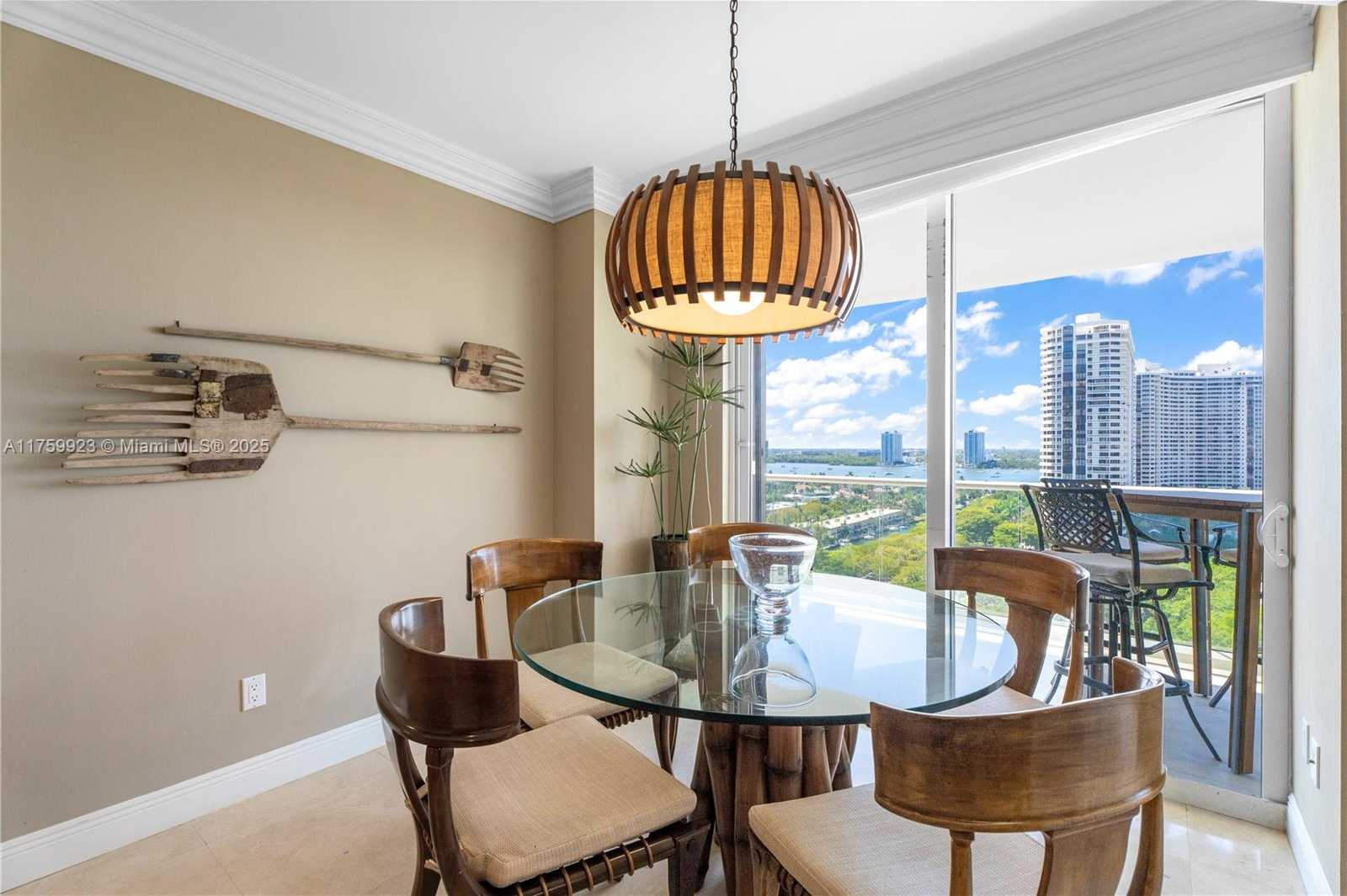 Small Image of 2600 ISLAND BLVD #1605, Aventura Number 5