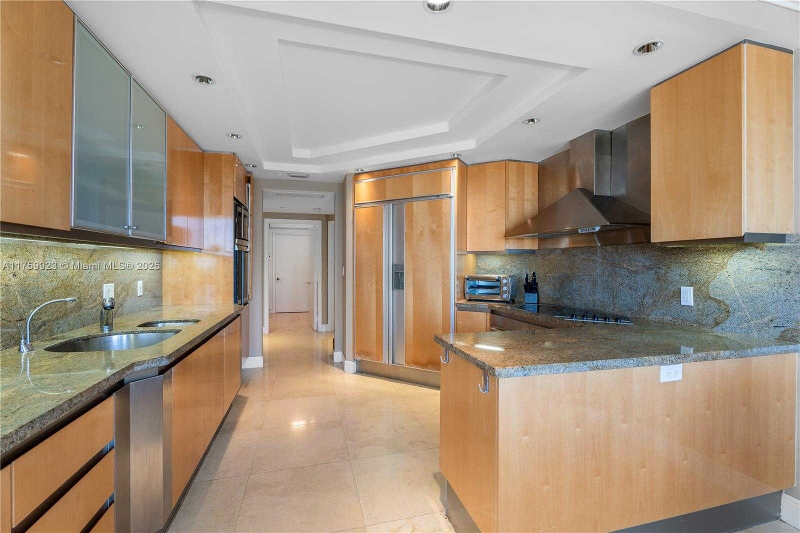 Small Image of 2600 ISLAND BLVD #1605, Aventura Number 7