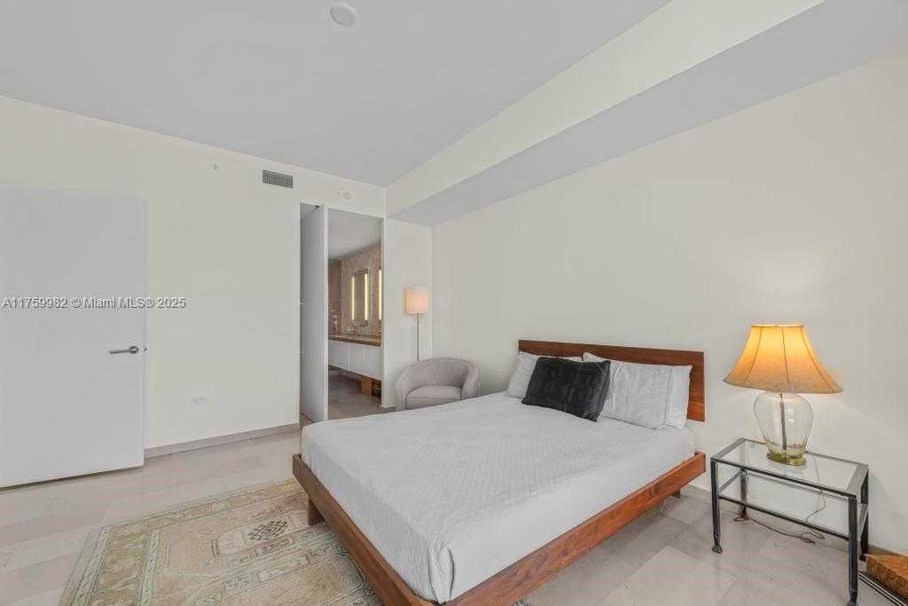 Small Image of 68 SOUTH EAST 6TH ST #1710, Miami Number 16