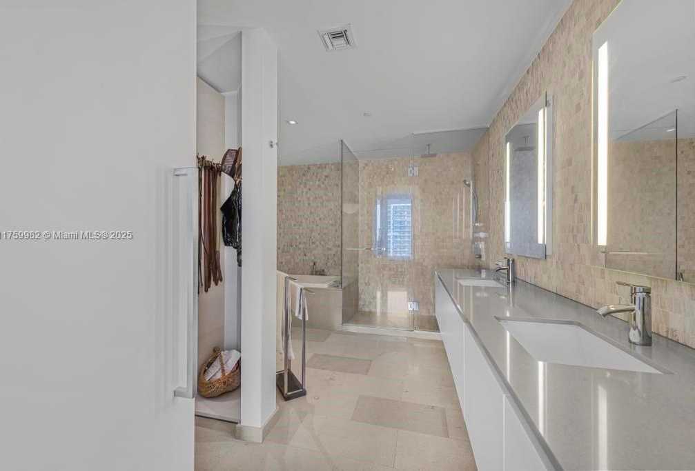 Small Image of 68 SOUTH EAST 6TH ST #1710, Miami Number 17