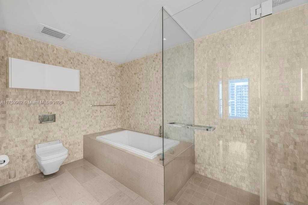Small Image of 68 SOUTH EAST 6TH ST #1710, Miami Number 19