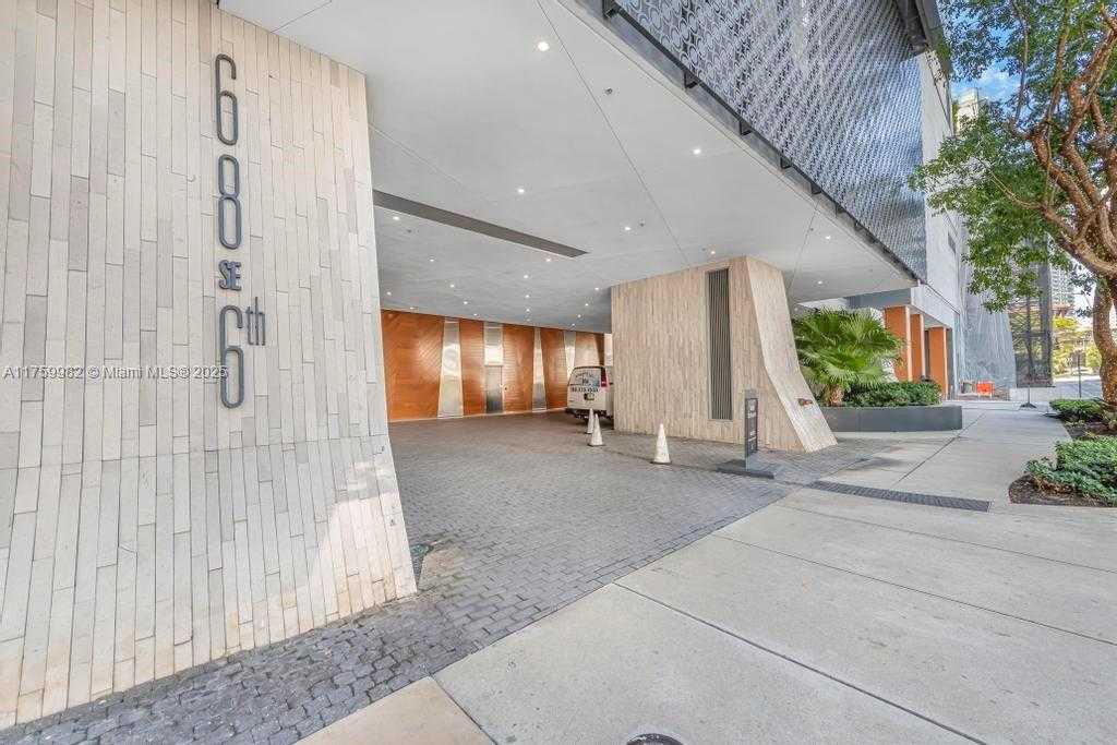 Small Image of 68 SOUTH EAST 6TH ST #1710, Miami Number 2