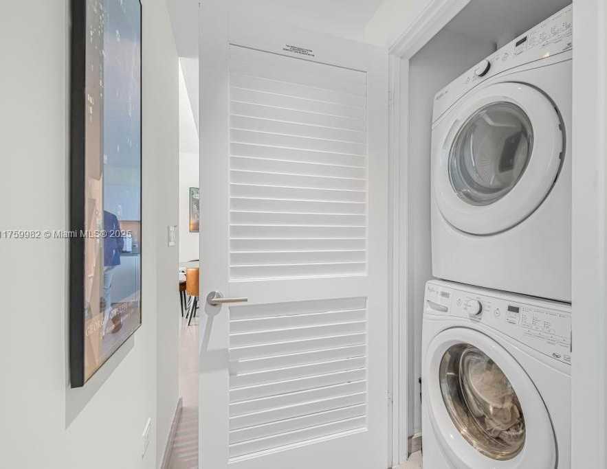 Small Image of 68 SOUTH EAST 6TH ST #1710, Miami Number 23