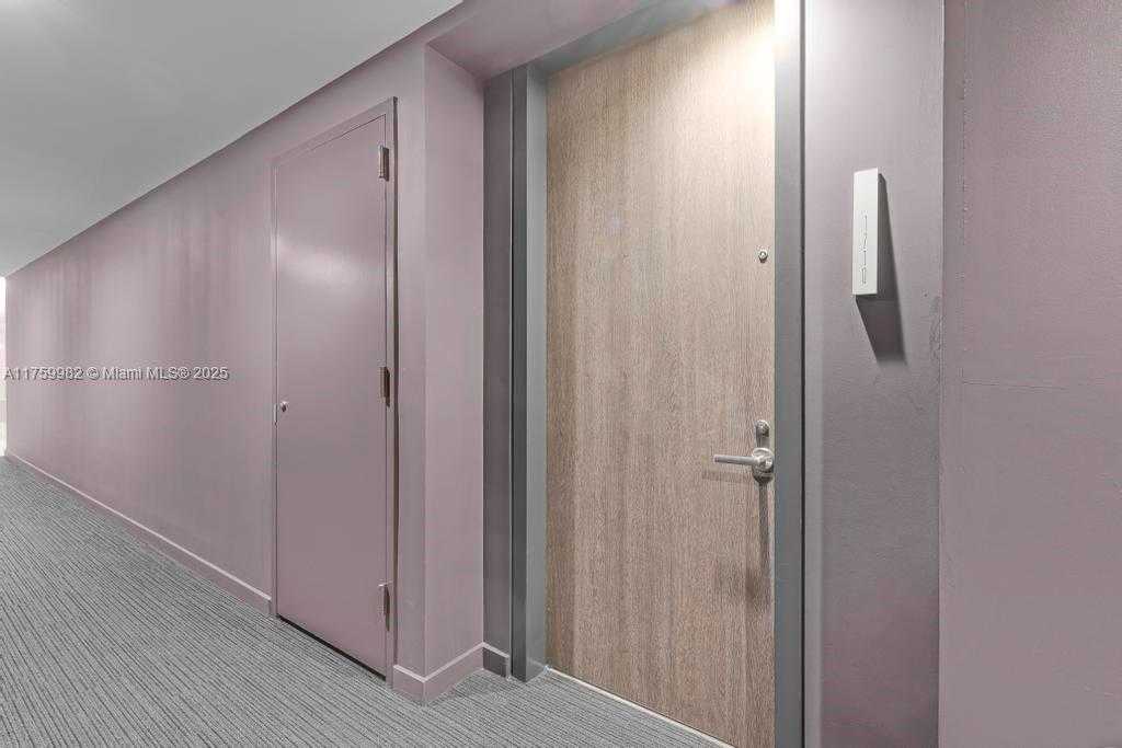 Small Image of 68 SOUTH EAST 6TH ST #1710, Miami Number 3