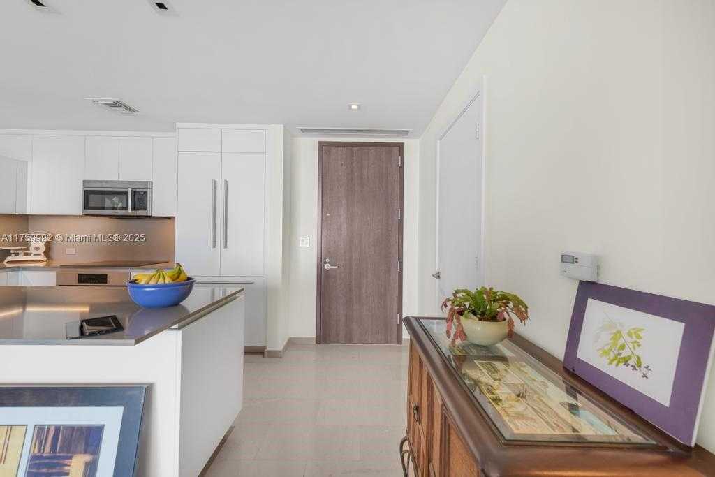 Small Image of 68 SOUTH EAST 6TH ST #1710, Miami Number 4