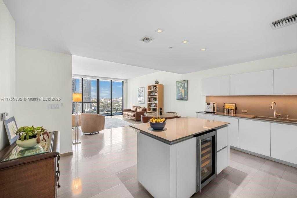 Small Image of 68 SOUTH EAST 6TH ST #1710, Miami Number 5