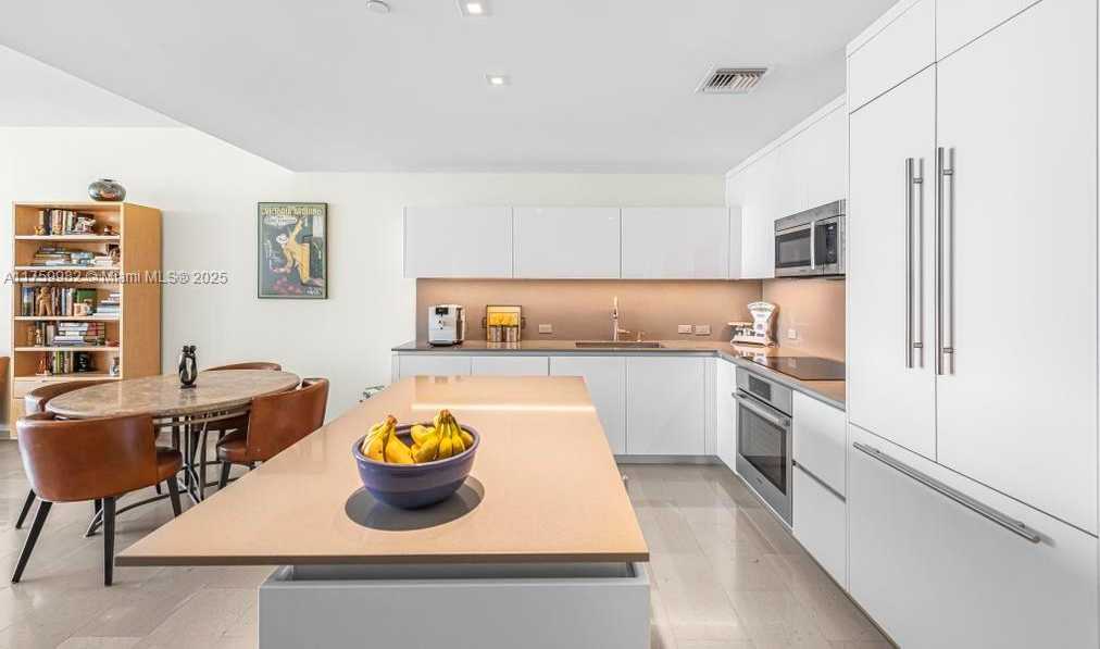 Small Image of 68 SOUTH EAST 6TH ST #1710, Miami Number 6