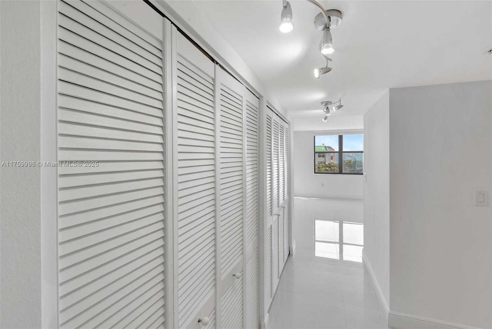 Small Image of 2333 BRICKELL AVE #305, Miami Number 21