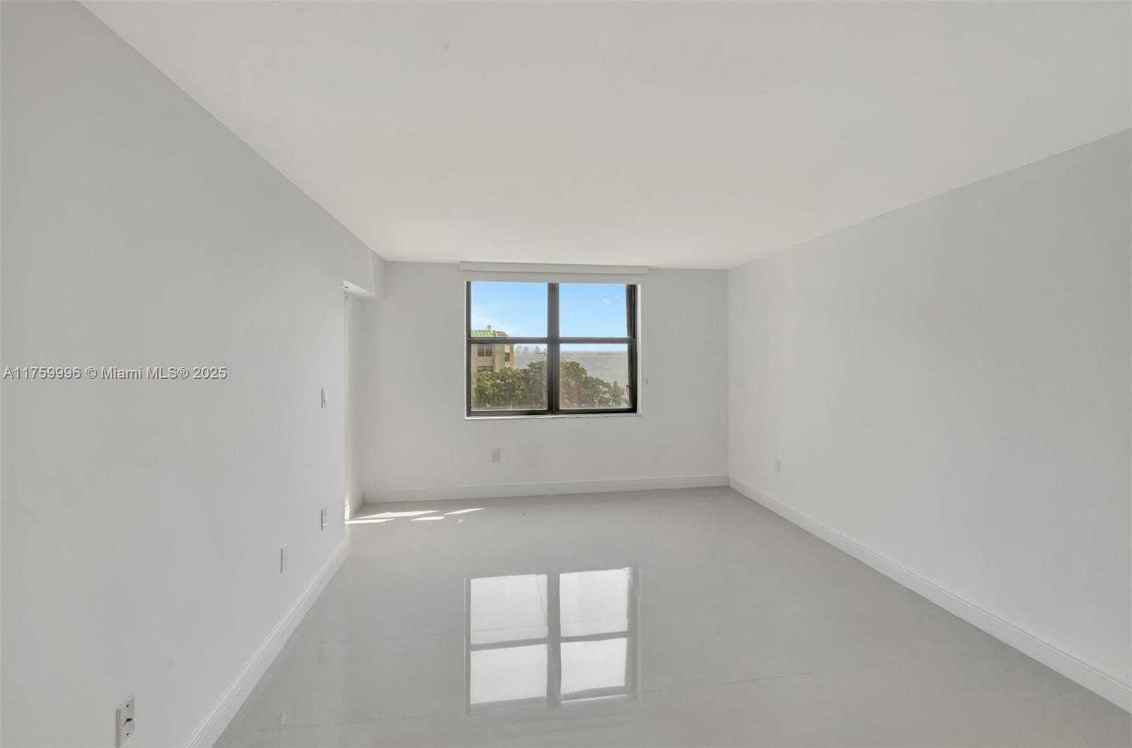 Small Image of 2333 BRICKELL AVE #305, Miami Number 22
