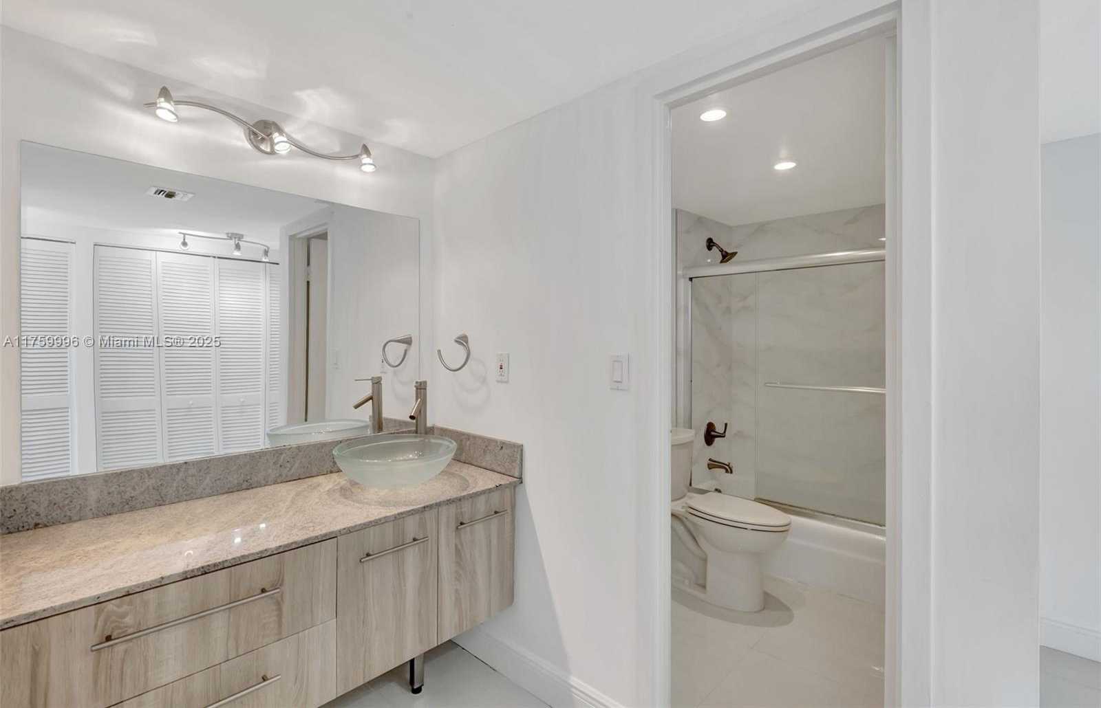 Small Image of 2333 BRICKELL AVE #305, Miami Number 24