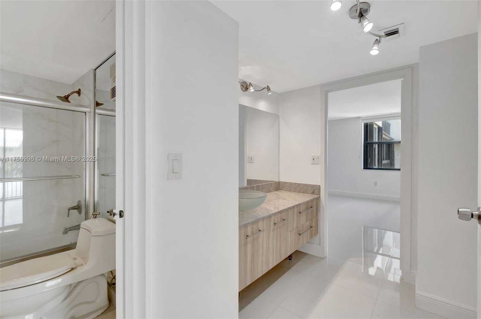 Small Image of 2333 BRICKELL AVE #305, Miami Number 26