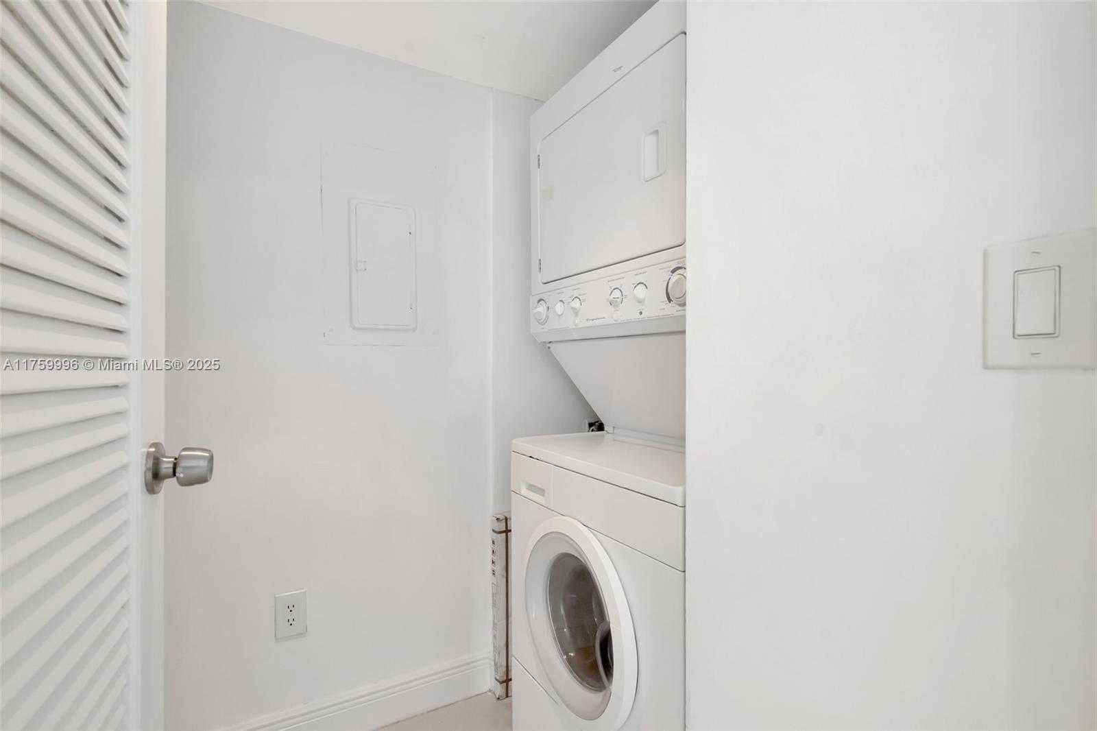 Small Image of 2333 BRICKELL AVE #305, Miami Number 31