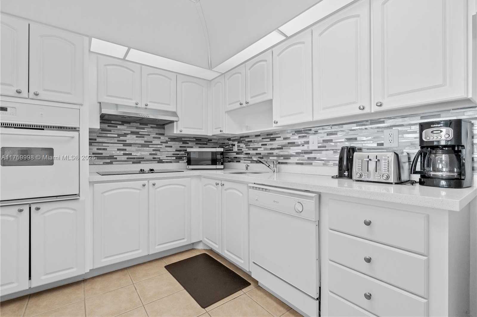 Small Image of 19370 COLLINS AVE #614, Sunny Isles Beach Number 10