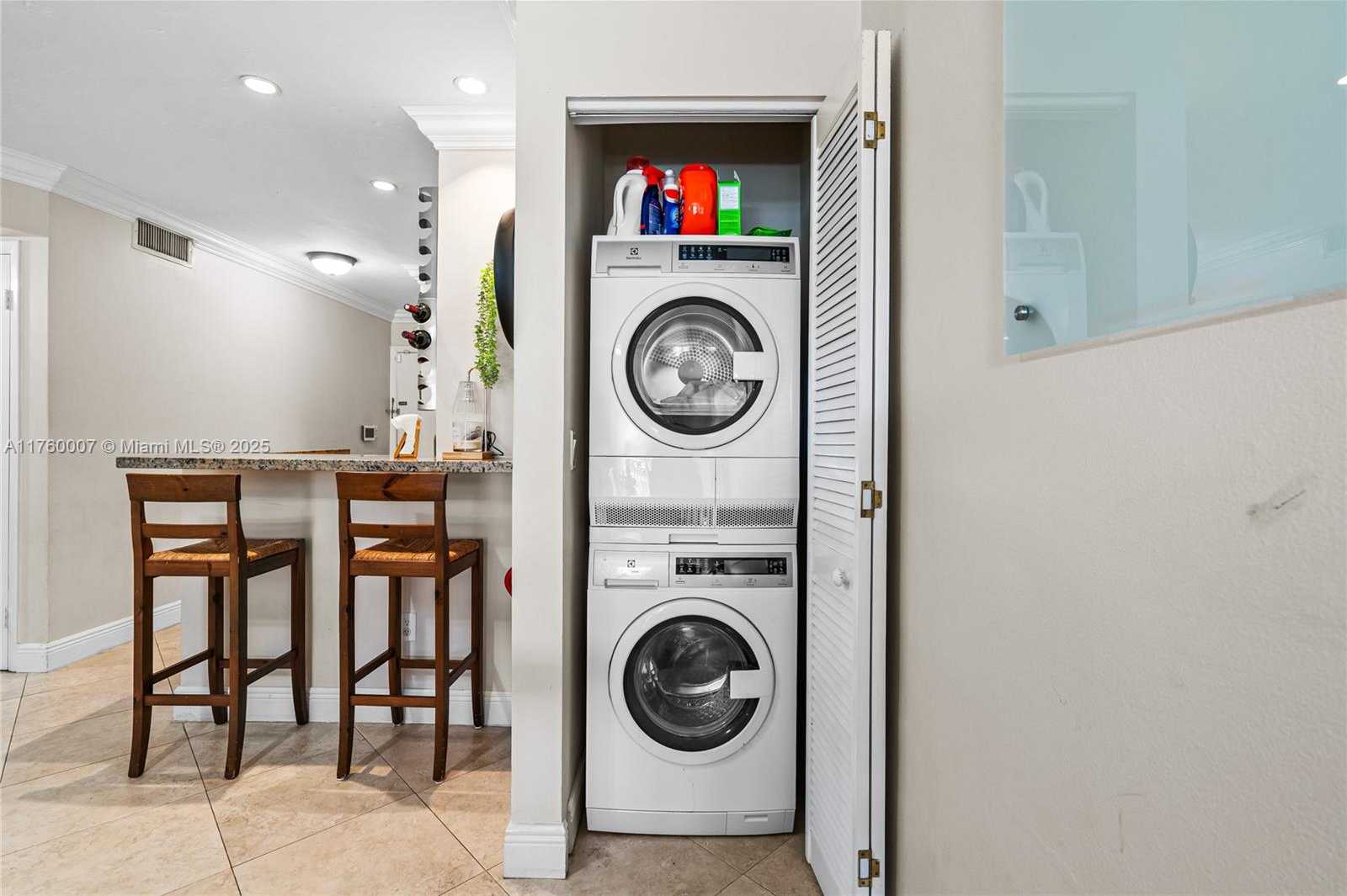 Small Image of 6815 EDGEWATER DR #104, Coral Gables Number 14