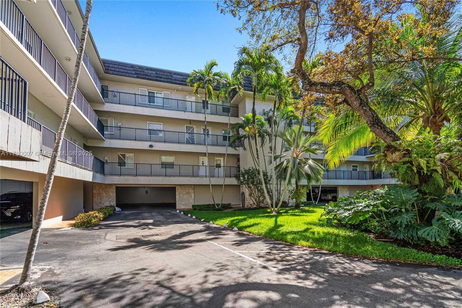 Small Image of 6815 EDGEWATER DR #104, Coral Gables Number 27