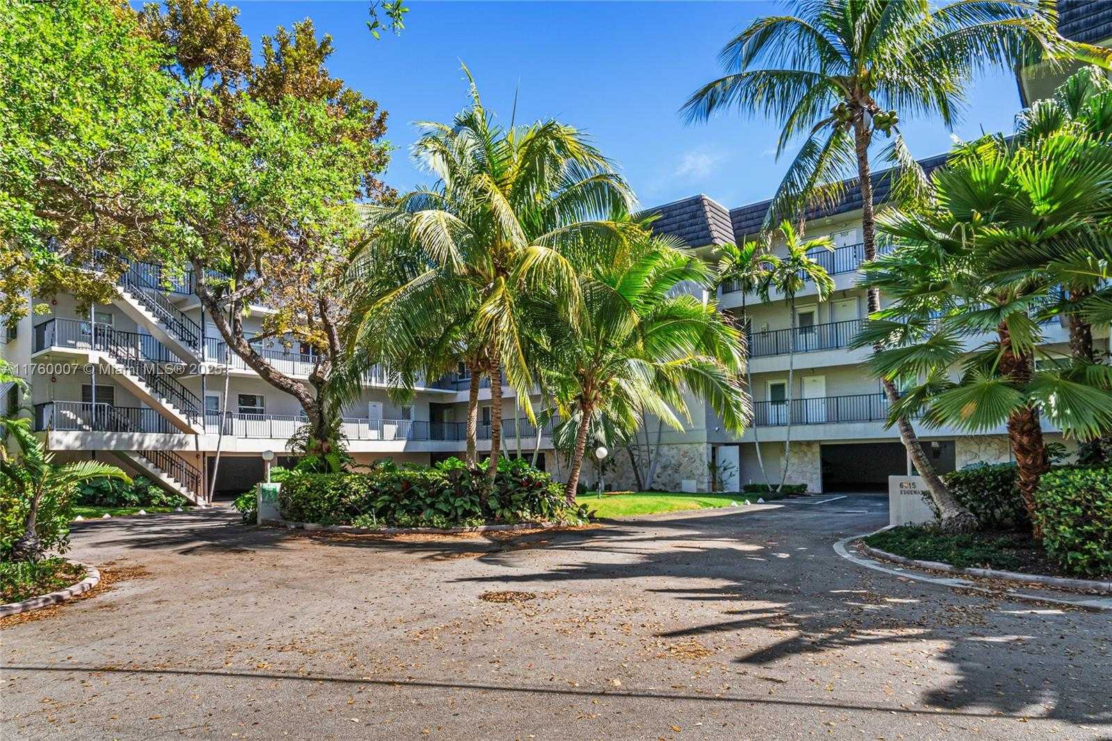 Small Image of 6815 EDGEWATER DR #104, Coral Gables Number 28