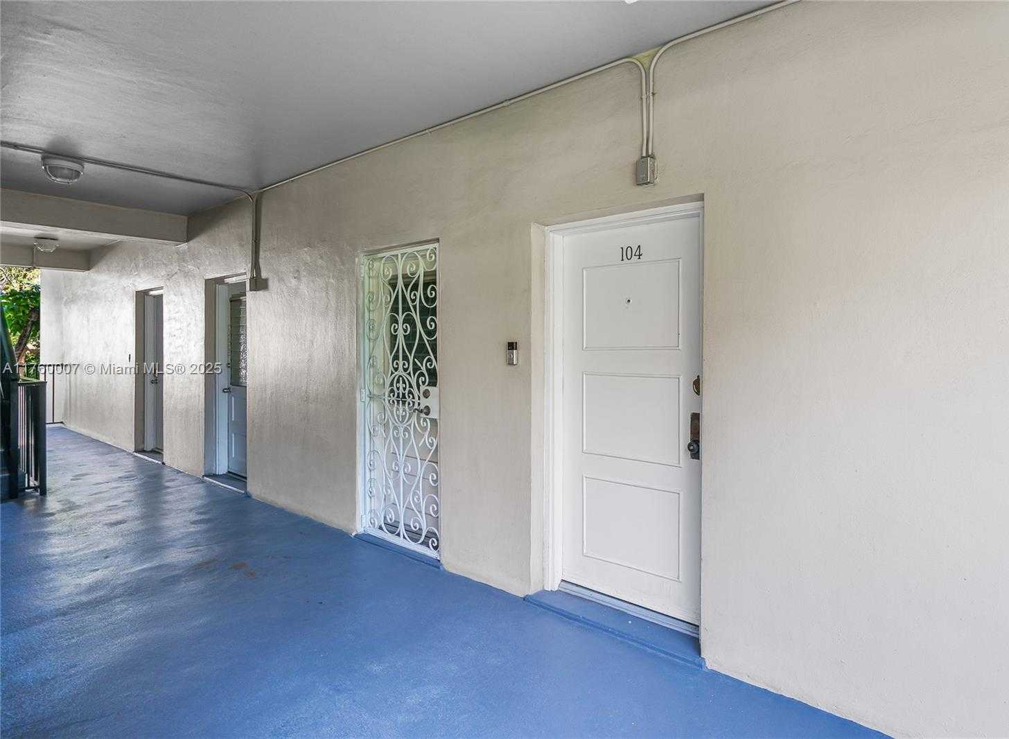 Small Image of 6815 EDGEWATER DR #104, Coral Gables Number 35