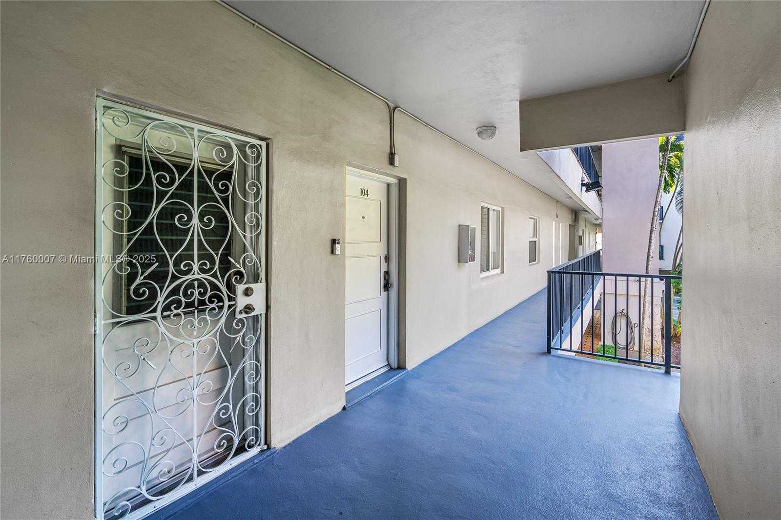 Small Image of 6815 EDGEWATER DR #104, Coral Gables Number 36