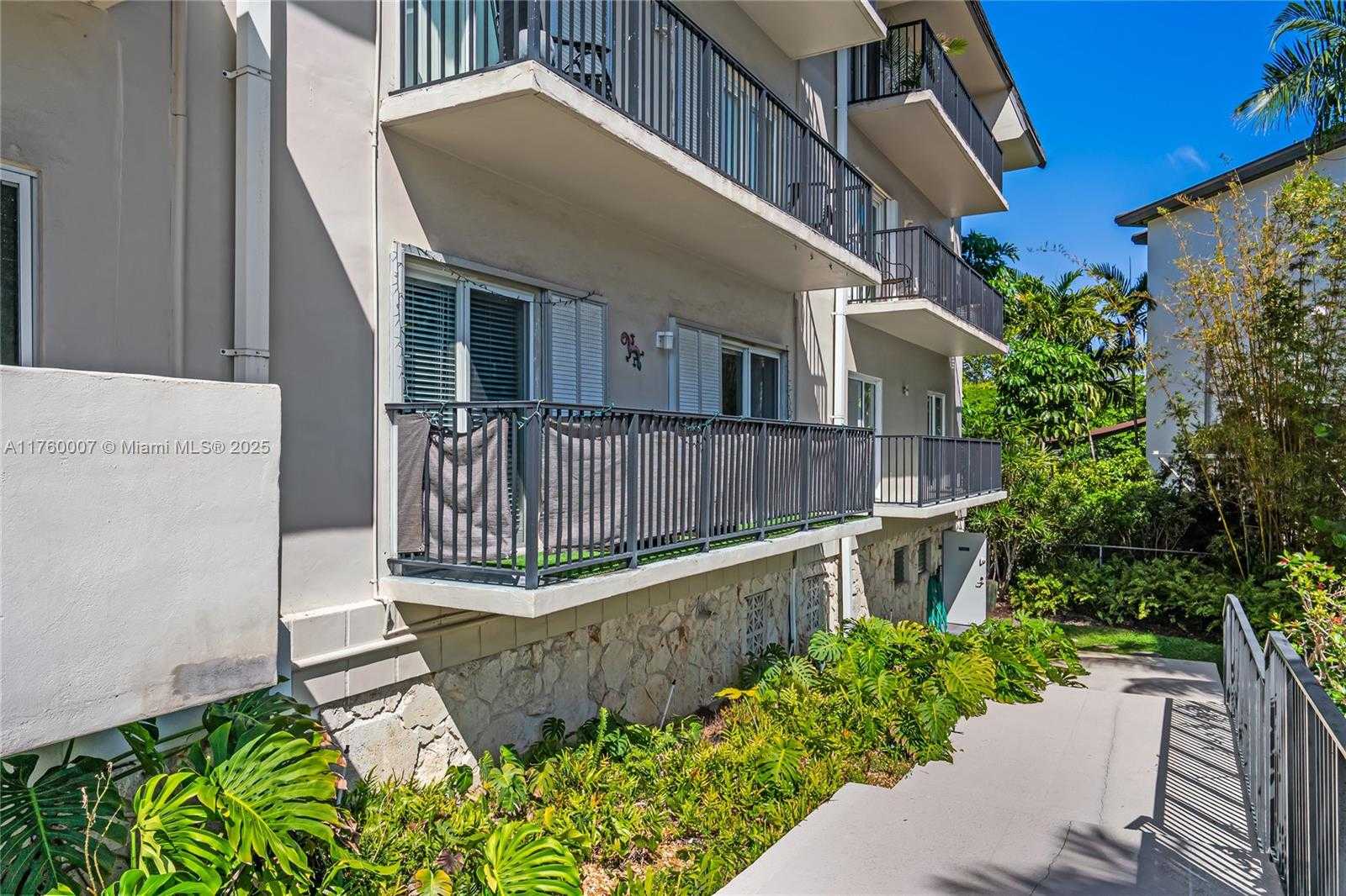 Small Image of 6815 EDGEWATER DR #104, Coral Gables Number 39