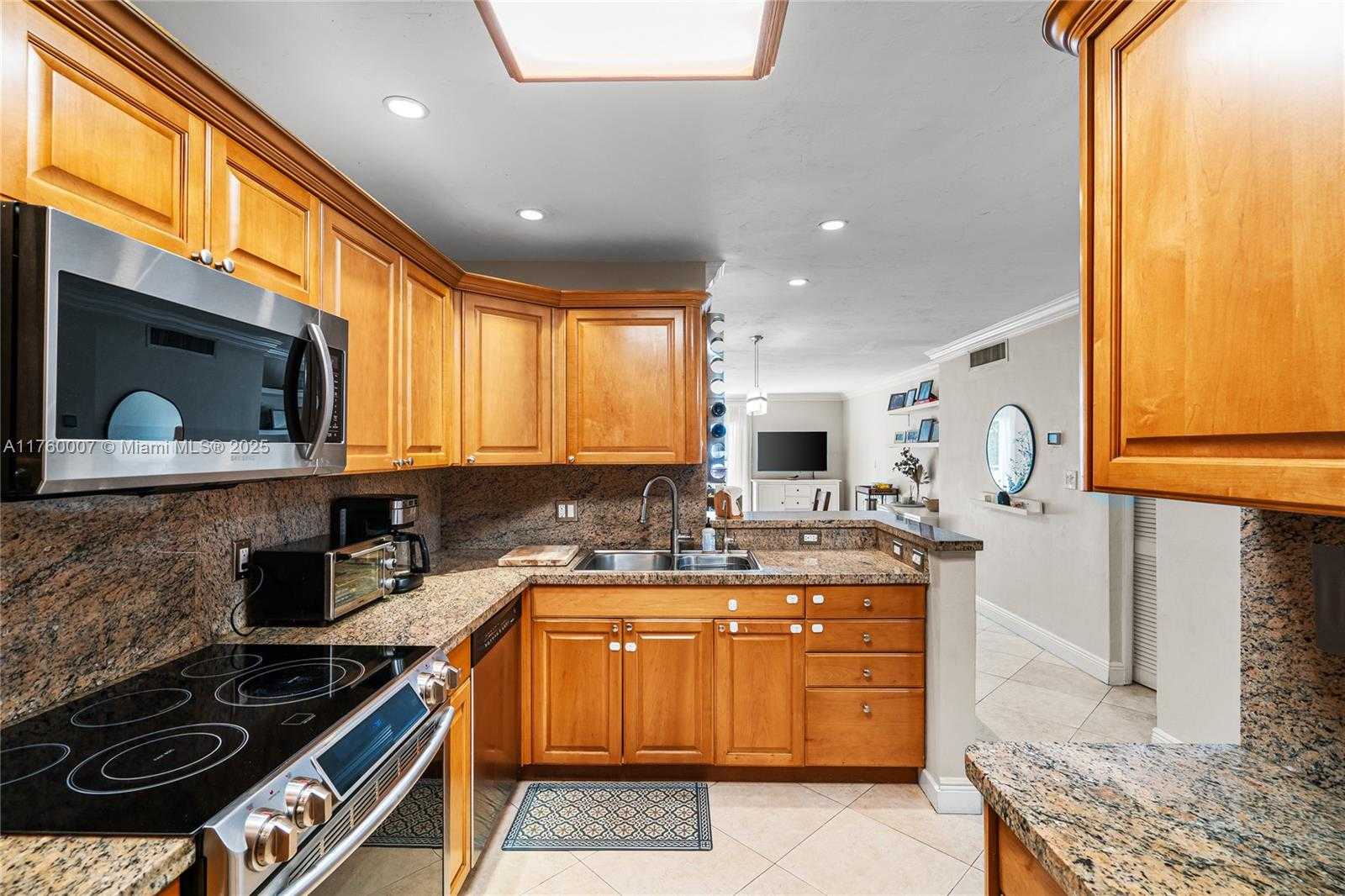 Small Image of 6815 EDGEWATER DR #104, Coral Gables Number 5