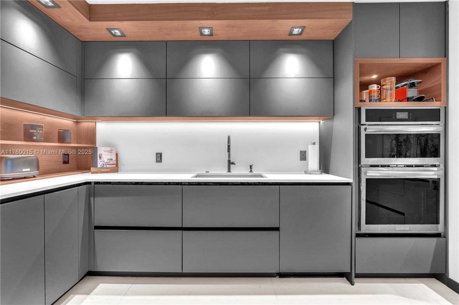 Small Image of 100 BAYVIEW DR #216, Sunny Isles Beach Number 11