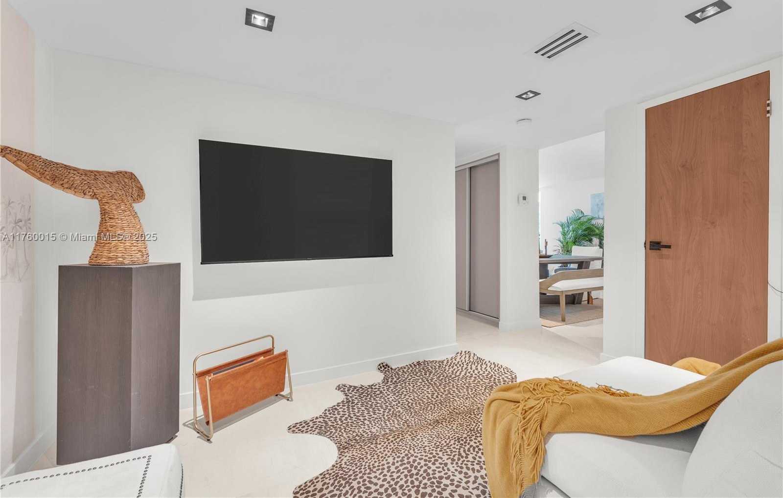 Small Image of 100 BAYVIEW DR #216, Sunny Isles Beach Number 14
