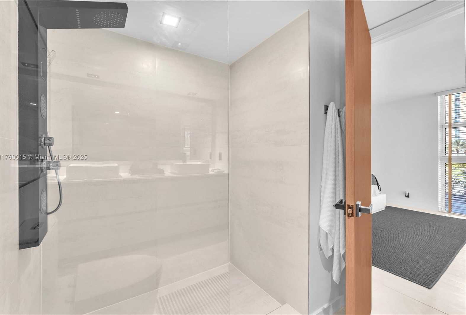 Small Image of 100 BAYVIEW DR #216, Sunny Isles Beach Number 17