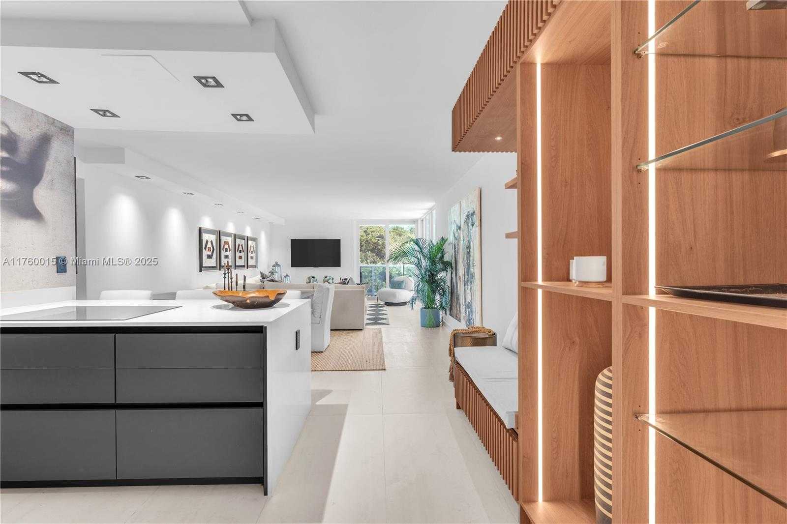 Small Image of 100 BAYVIEW DR #216, Sunny Isles Beach Number 2