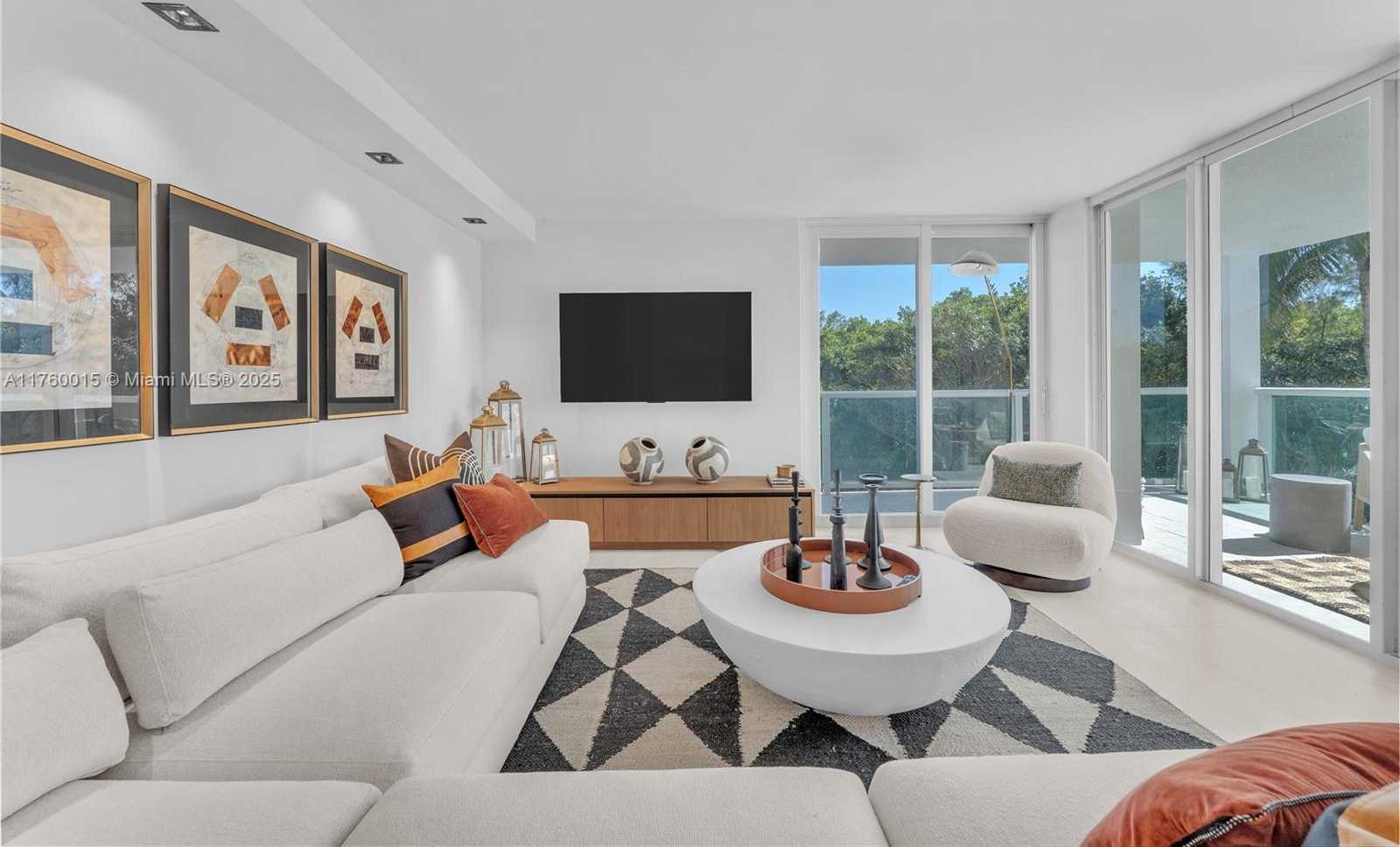 Small Image of 100 BAYVIEW DR #216, Sunny Isles Beach Number 5