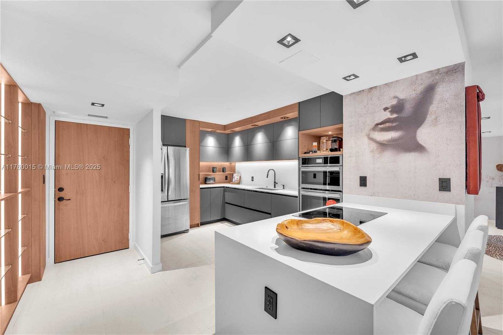 Small Image of 100 BAYVIEW DR #216, Sunny Isles Beach Number 8