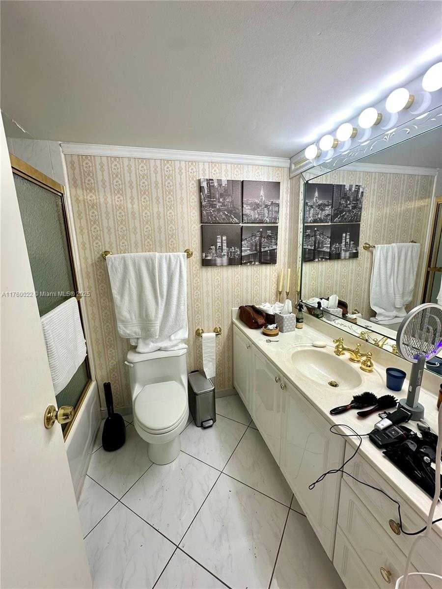 Small Image of 18071 BISCAYNE BLVD #604, Aventura Number 13