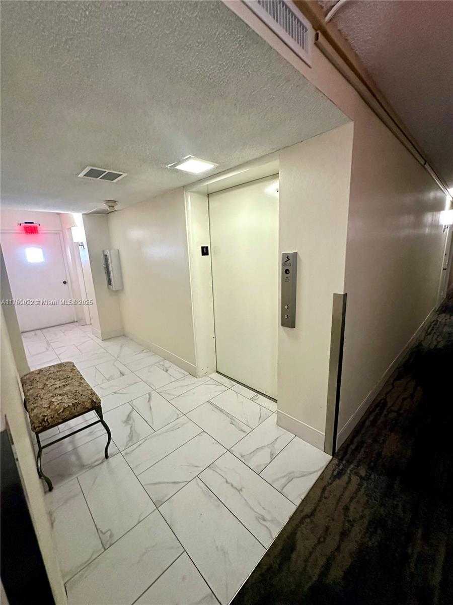 Small Image of 18071 BISCAYNE BLVD #604, Aventura Number 14