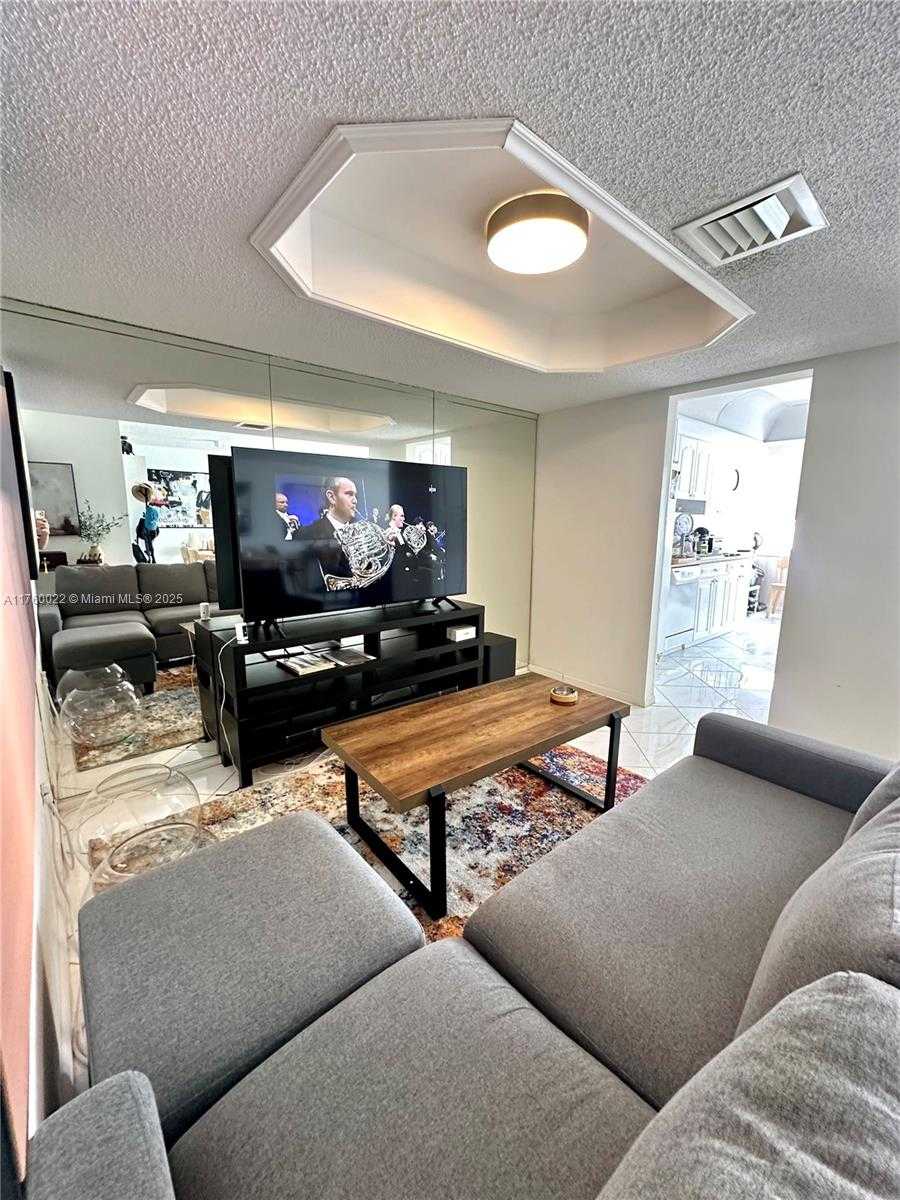 Small Image of 18071 BISCAYNE BLVD #604, Aventura Number 4