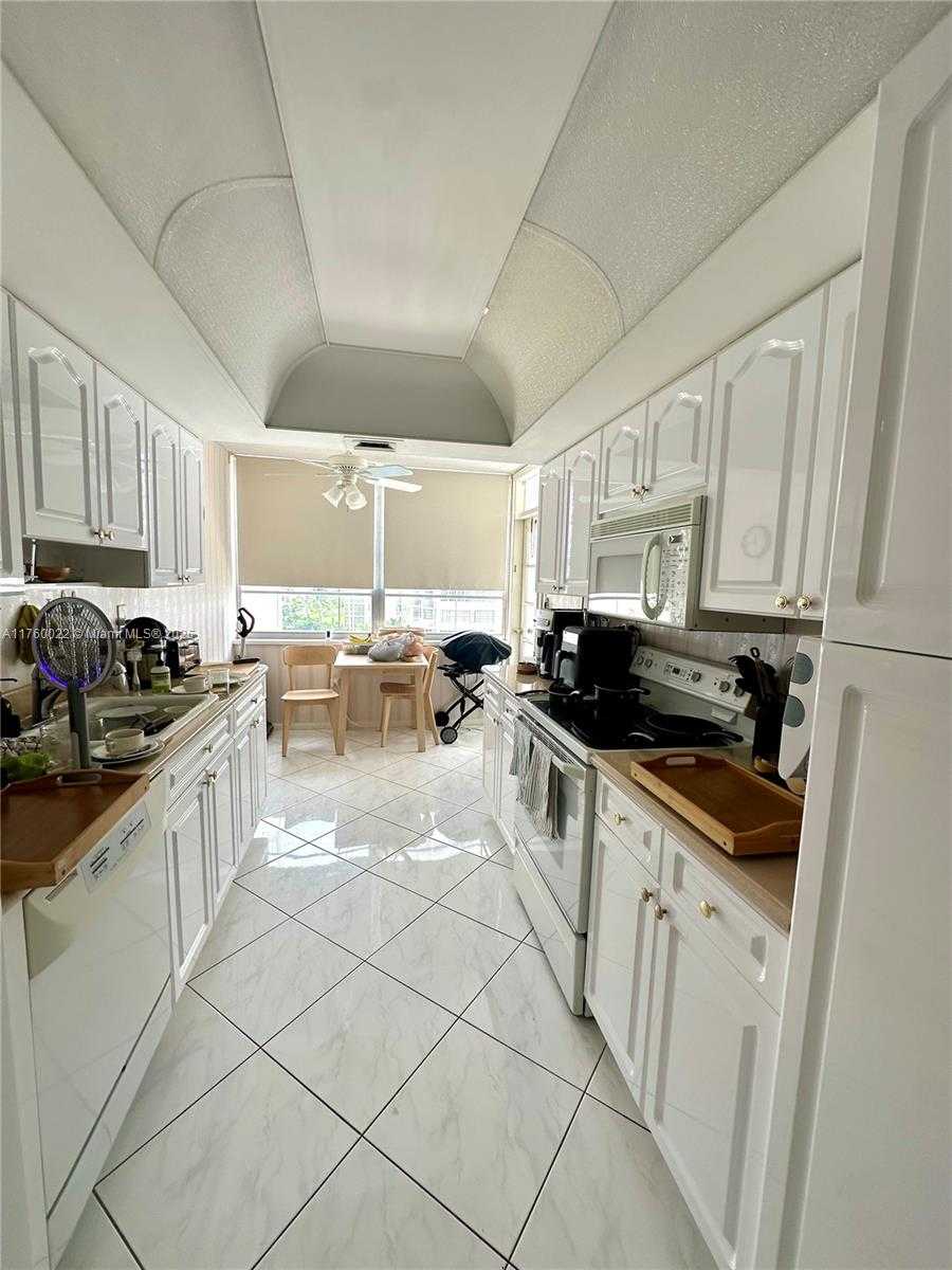 Small Image of 18071 BISCAYNE BLVD #604, Aventura Number 5