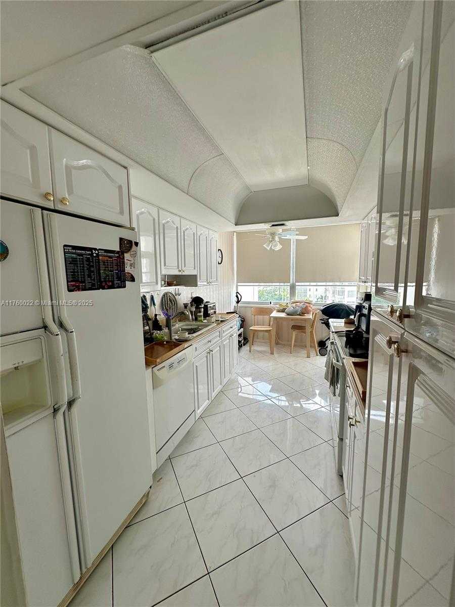 Small Image of 18071 BISCAYNE BLVD #604, Aventura Number 6