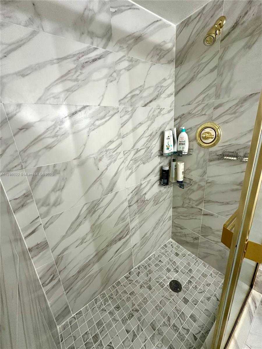 Small Image of 18071 BISCAYNE BLVD #604, Aventura Number 7
