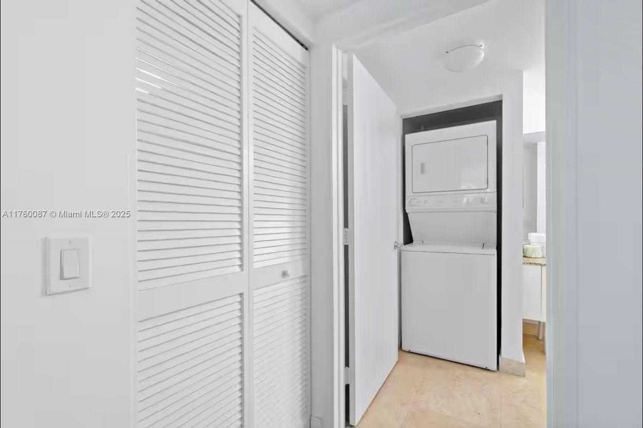 Small Image of 41 SOUTH EAST 5TH ST #2210, Miami Number 16