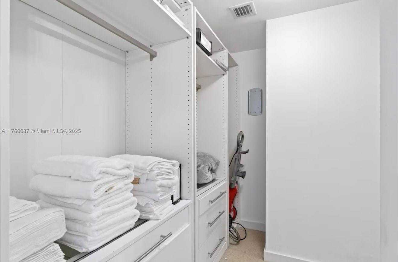 Small Image of 41 SOUTH EAST 5TH ST #2210, Miami Number 20