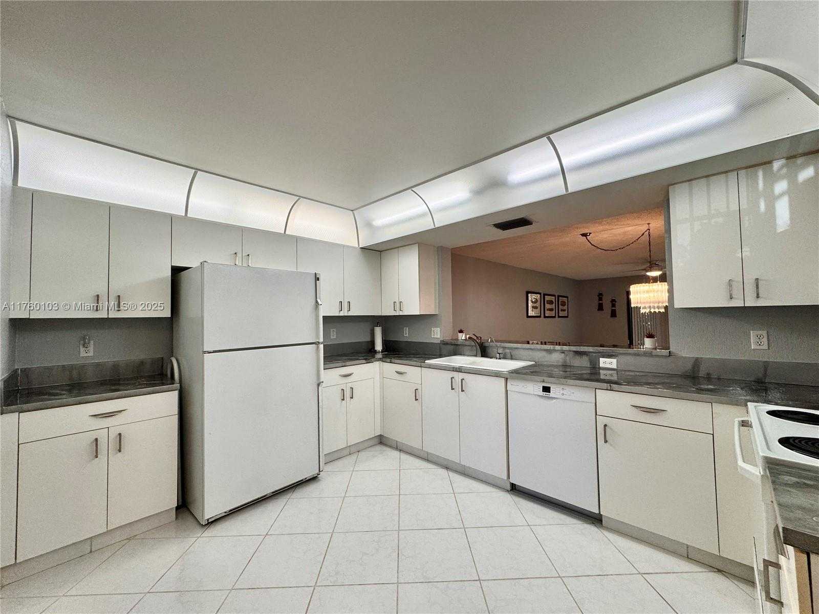 Small Image of 9632 EAST SILLS DR #102, Boynton Beach Number 5